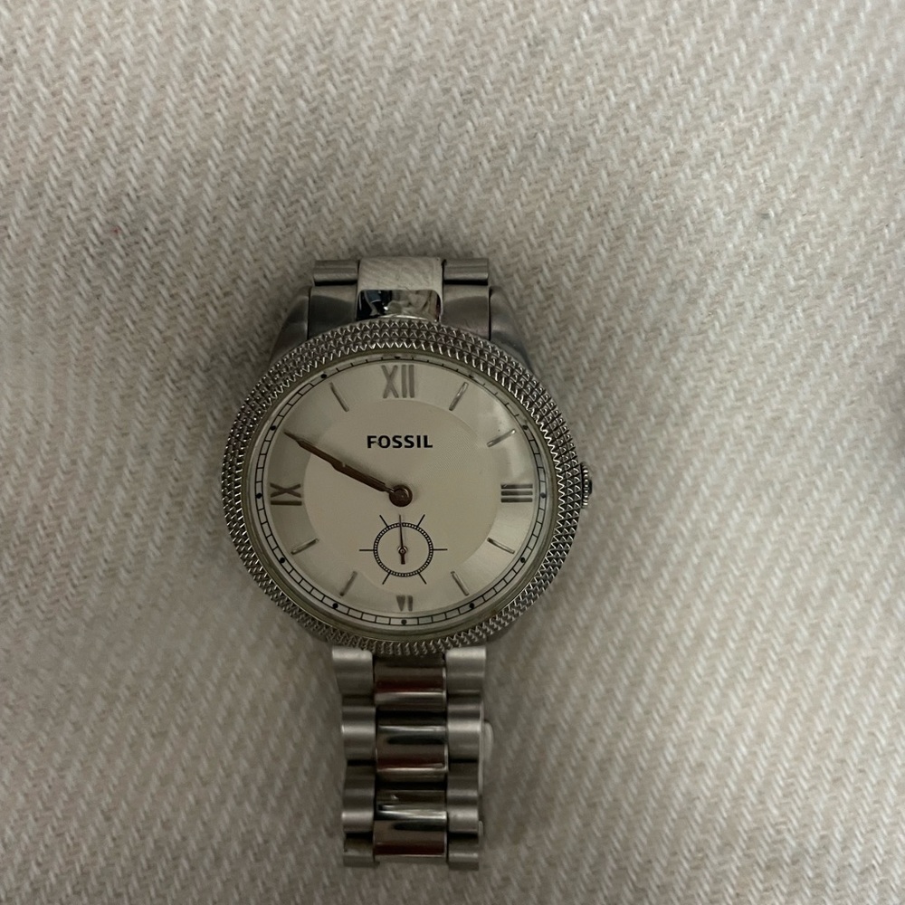 NWOT silver Fossil watch